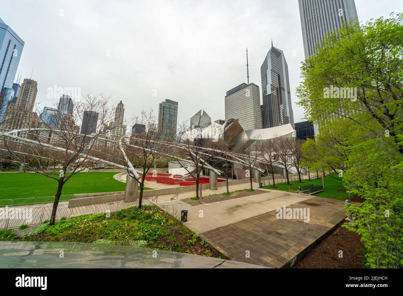 Jay Pritzker Pavilion et Great Lawn, Millennium Park, Chicago, Illinois, États-Unis Banque D'Images