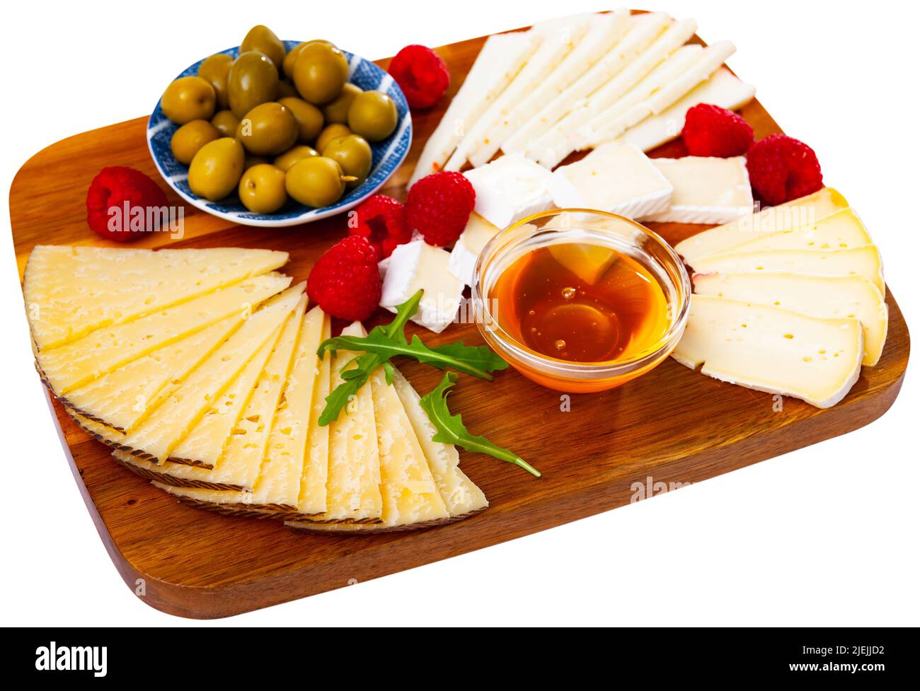 Assiette de fromages à la framboise et aux olives Banque D'Images