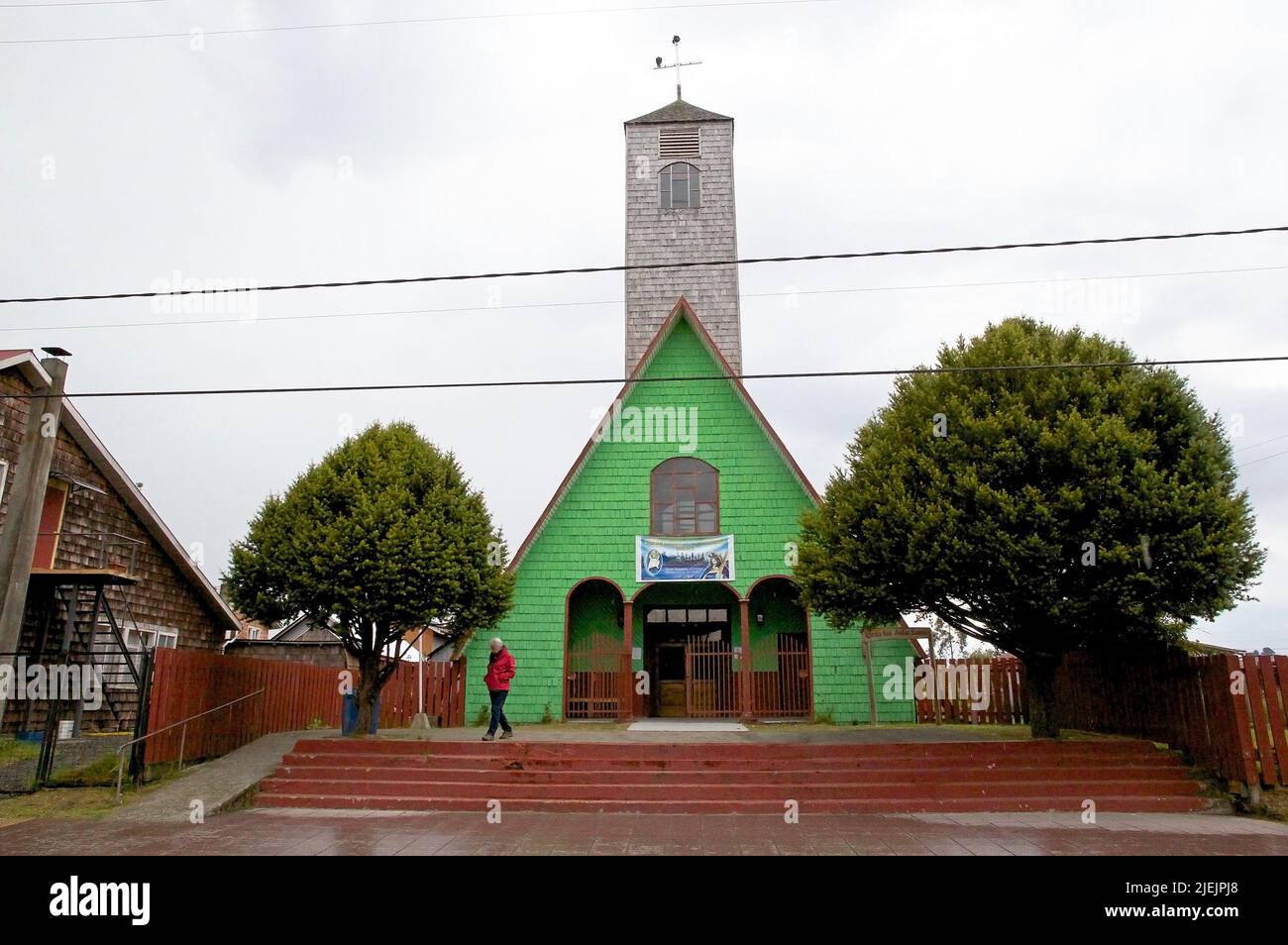 Église de San Judas Tadeo dans la ville de Curaco de Velez dans l'île Quinchao, archipel des Chiloès, Chili. L'église a été construite à partir des 18th et 19th ce Banque D'Images Église de San Judas Tadeo dans la ville de Curaco de Velez dans l'île Quinchao, archipel des Chiloès, Chili. L'église a été construite à partir des 18th et 19th ce Banque D'Images