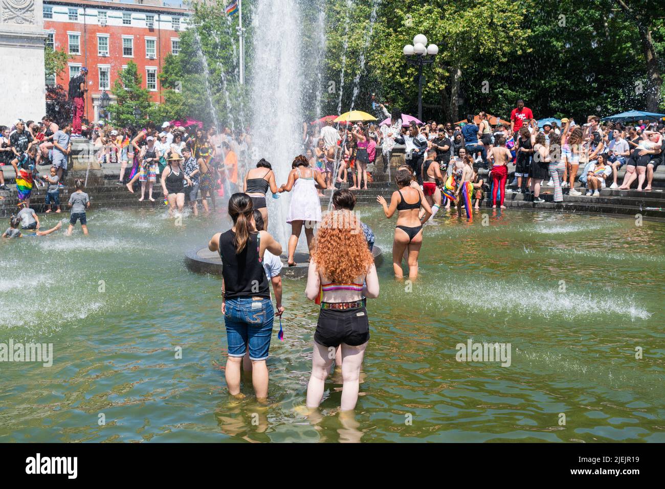 New York, États-Unis. 26th juin 2022. Des milliers de personnes ont rempli les rues de New York pour célébrer le concours annuel Pride Fest 28th. (Photo de Steve Sanchez/Pacific Press) Credit: Pacific Press Media production Corp./Alay Live News Banque D'Images