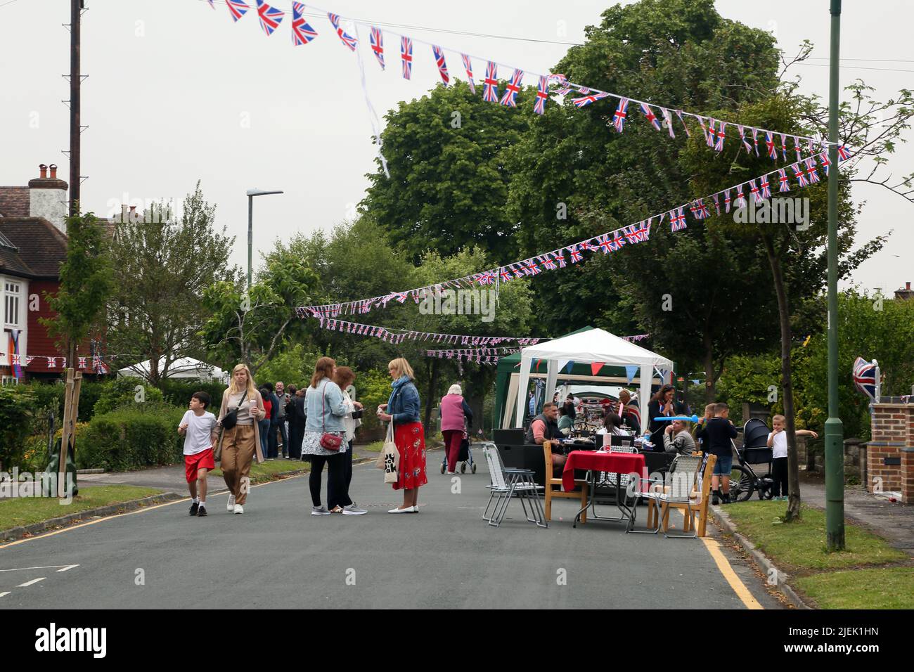 Queen Elizabeth II Platinum Jubilee Street Party Surrey Angleterre Banque D'Images