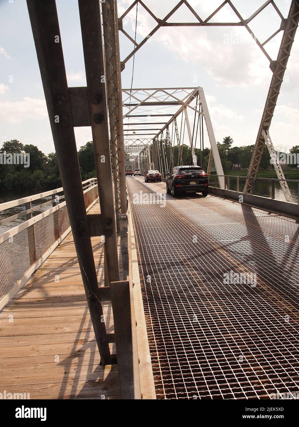 Le pont Washington Crossing entre le New Jersey et la Pennsylvanie au-dessus de la rivière Delaware. Le pont relie Hopewell, NJ et Upper Makefield Pa. Banque D'Images