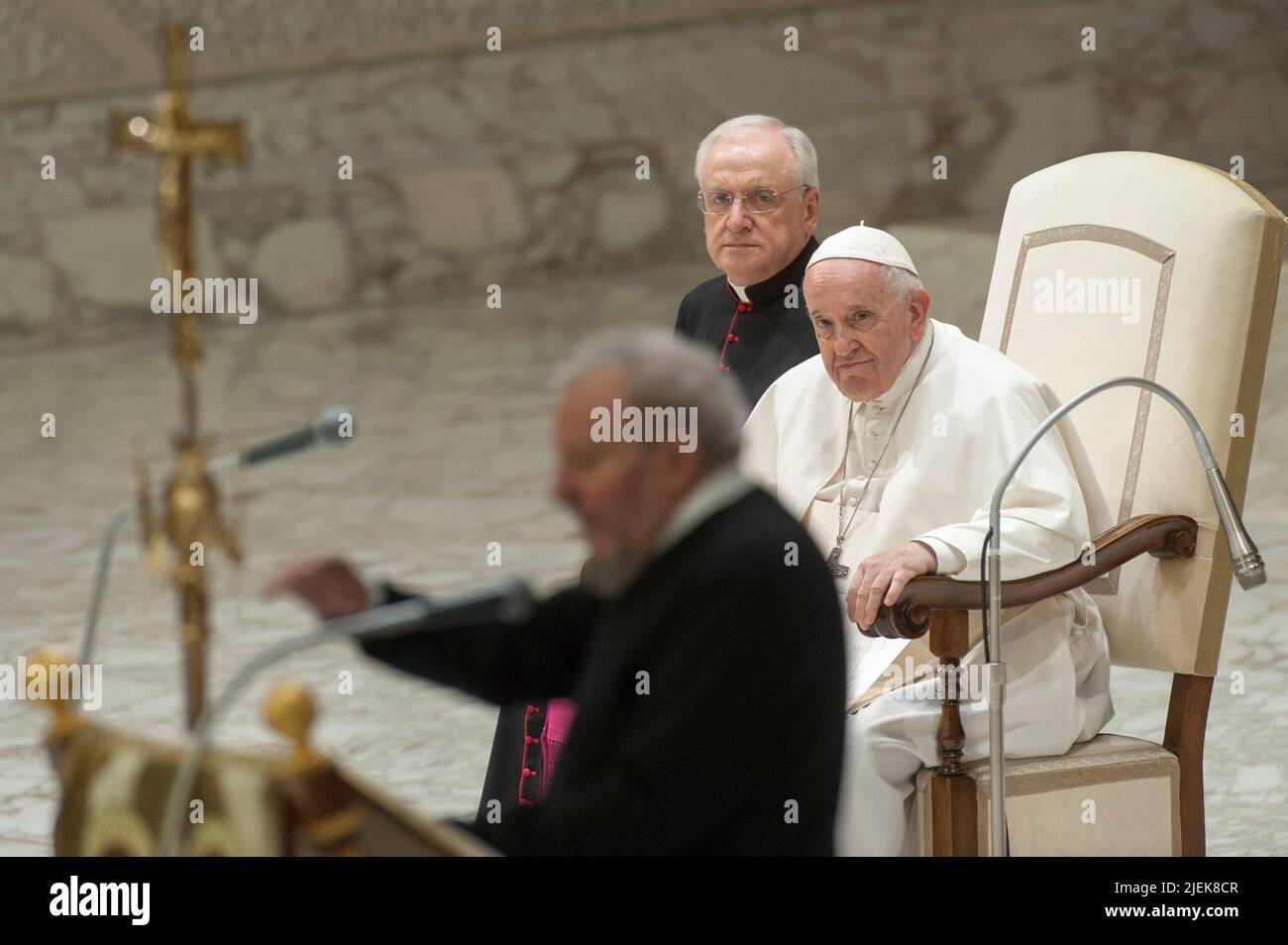 Rome, Italie. 27th juin 2022. Italie, Rome, Vatican, 22/06/01. Le Pape François dirige le public spécial vers les membres de la voie néocatéchuménale, dans le Paul VI Hall.Papa Francesco guida l'udienza spéciale ai membri del Cammino Neocatuménale, nell'Aula Paolo VI Photo par Massimiliano MIGLIORATO/Catholic Press photo Credit: Independent photo Agency/Alay Live News Banque D'Images