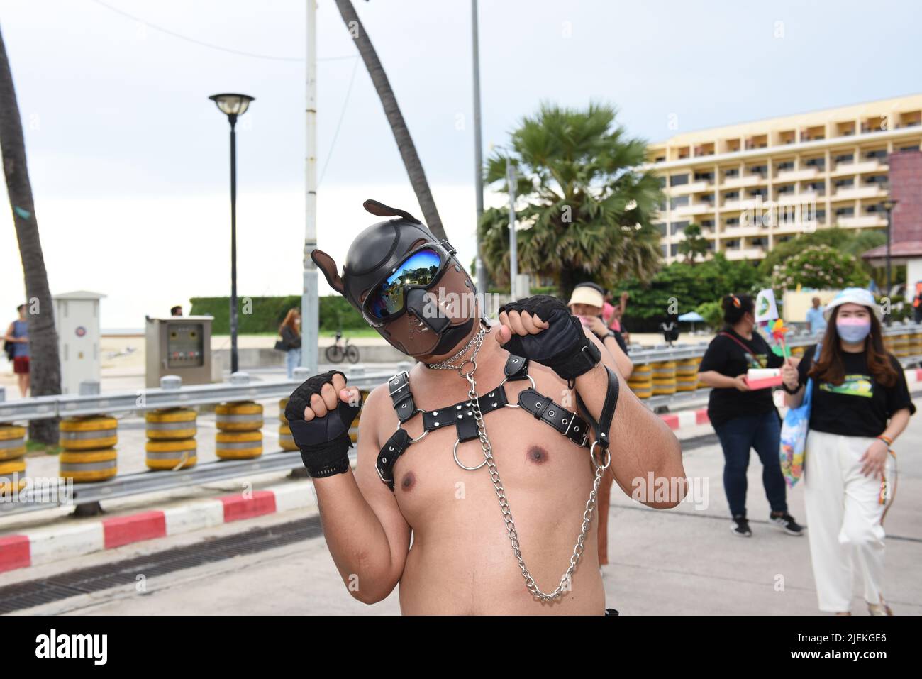 Pattaya, Chonburi, Thaïlande. 25th juin 2022. Les membres et alliés de la communauté LGBTQ participent à Pride à l'événement « Pattaya International Pride Festival 2022 » sur Pattaya second Road. Marcher jusqu'à Beach Road, Pattaya, province de Chonburi, Thaïlande pour célébrer le mois de la fierté et soutenir l'égalité des sexes. (Credit image: © Teera Noisakran/Pacific Press via ZUMA Press Wire) Banque D'Images