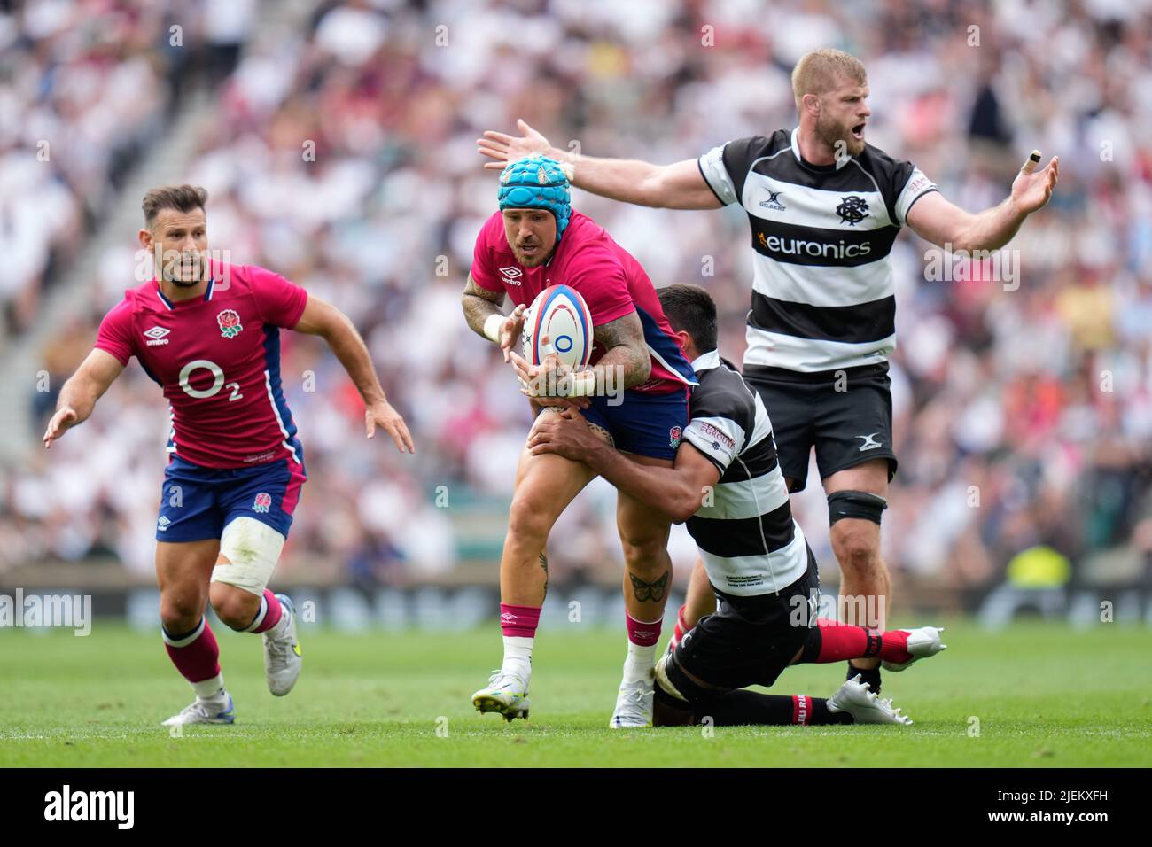 L'anglais Jack Nowell fait une pause lors du match Angleterre -V- Barbarians au Twickenham Stadium, Middlesex, Angleterre le 19/06/2022 par (Steve Flynn/IOS) Banque D'Images