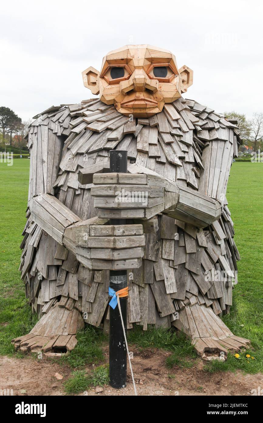 Horsens, Danemark - 13 mai 2021 : la sculpture recycleuse Troels The Troll Laura et Julian de Thomas Dambo à Horsens, Danemark Banque D'Images