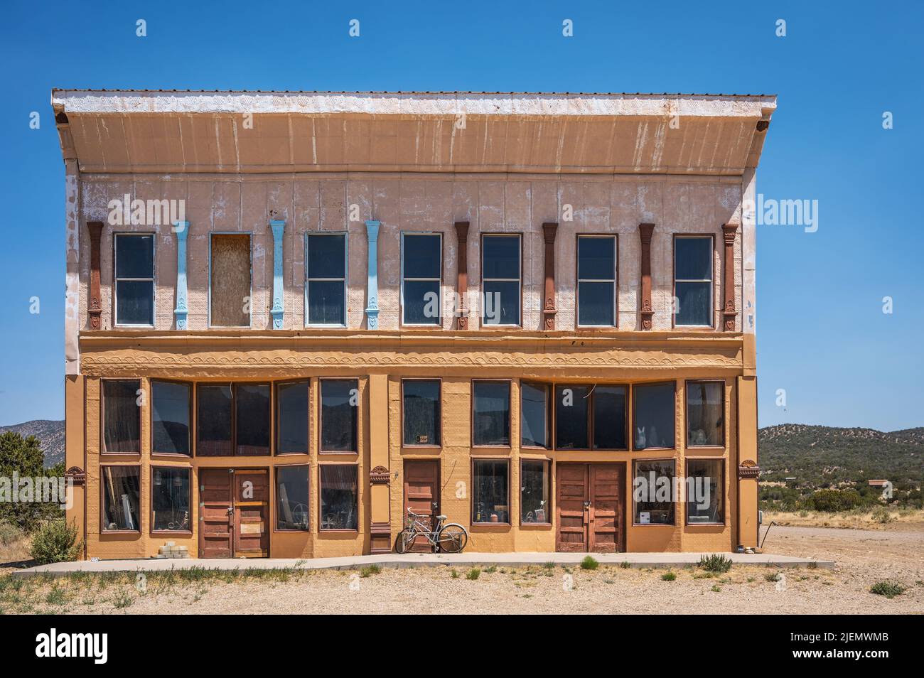 White Oaks, Nouveau-Mexique, États-Unis: Brown's Store a été construit en 1893 après la découverte d'or dans les montagnes de Jicarilla, comté de Lincoln, NOUVEAU-MEXIQUE. Banque D'Images