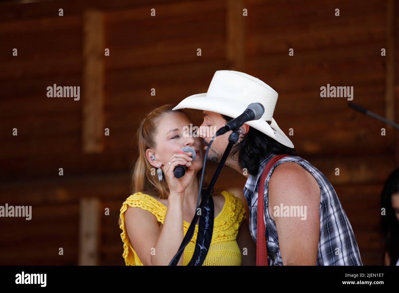 Stefanie Hertel und Lanny Lanner von plus que des mots vivent beim 25. Countryfest auf der Forest Village Ranch. Daubitz-Walddorf, 26.06.2022 Banque D'Images