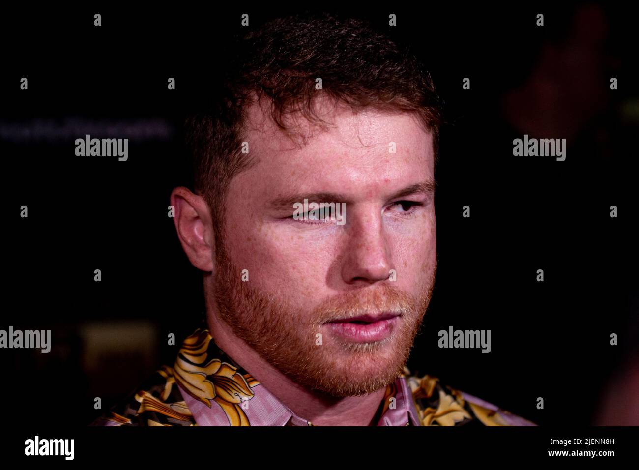 NEW YORK, NY - JUIN 27: Le boxeur professionnel mexicain Canelo Alvarez regarde pendant la conférence de presse Alvarez contre Golovkin 3 au restaurant du centre-ville de TAO sur 27 juin 2022, à New York, NY, Etats-Unis. (Photo de Matt Davies/PxImages) Banque D'Images