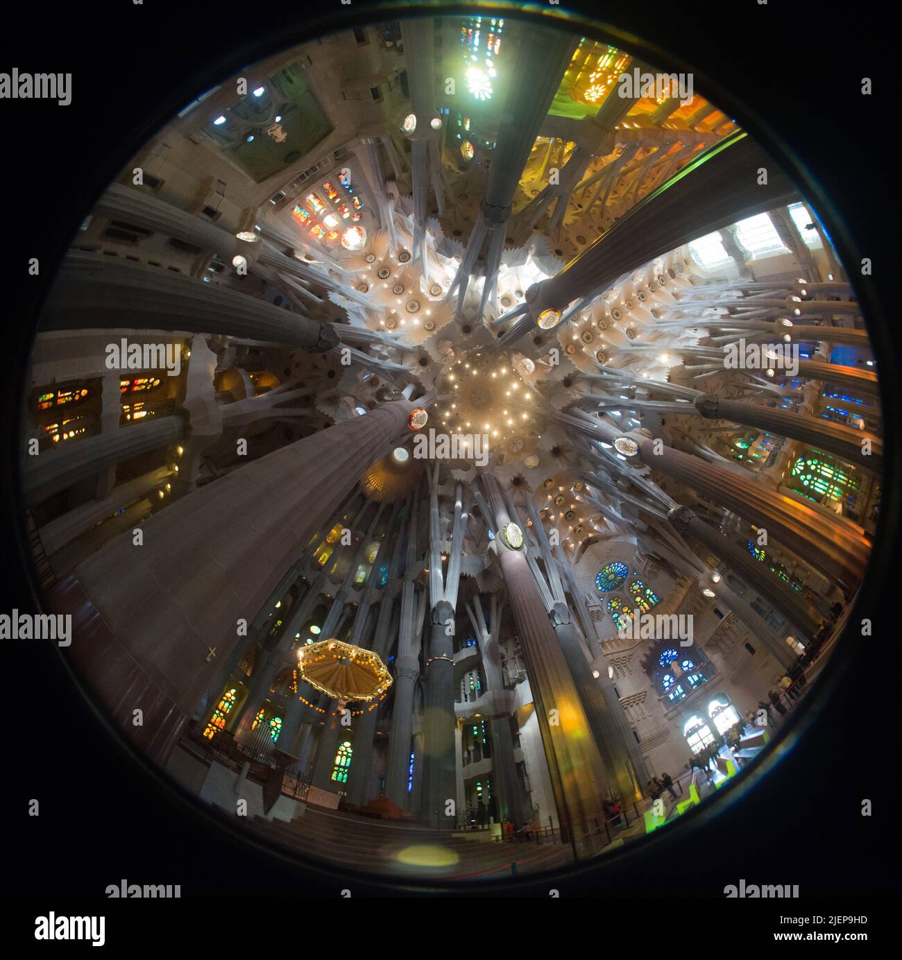 espagne barcelone sagrada familia cathédrale construite 1904-1906 antoni gaudi post-modernisme architecture poisson œil lentille Banque D'Images