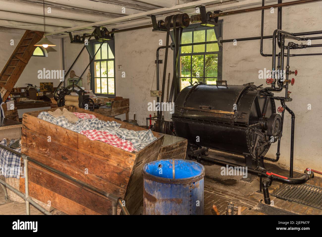 Enkhuizen, pays-Bas. Juin 2022. L'intérieur d'une ancienne buanderie au Musée Zuiderzee à Enkhuizen. Photo de haute qualité Banque D'Images