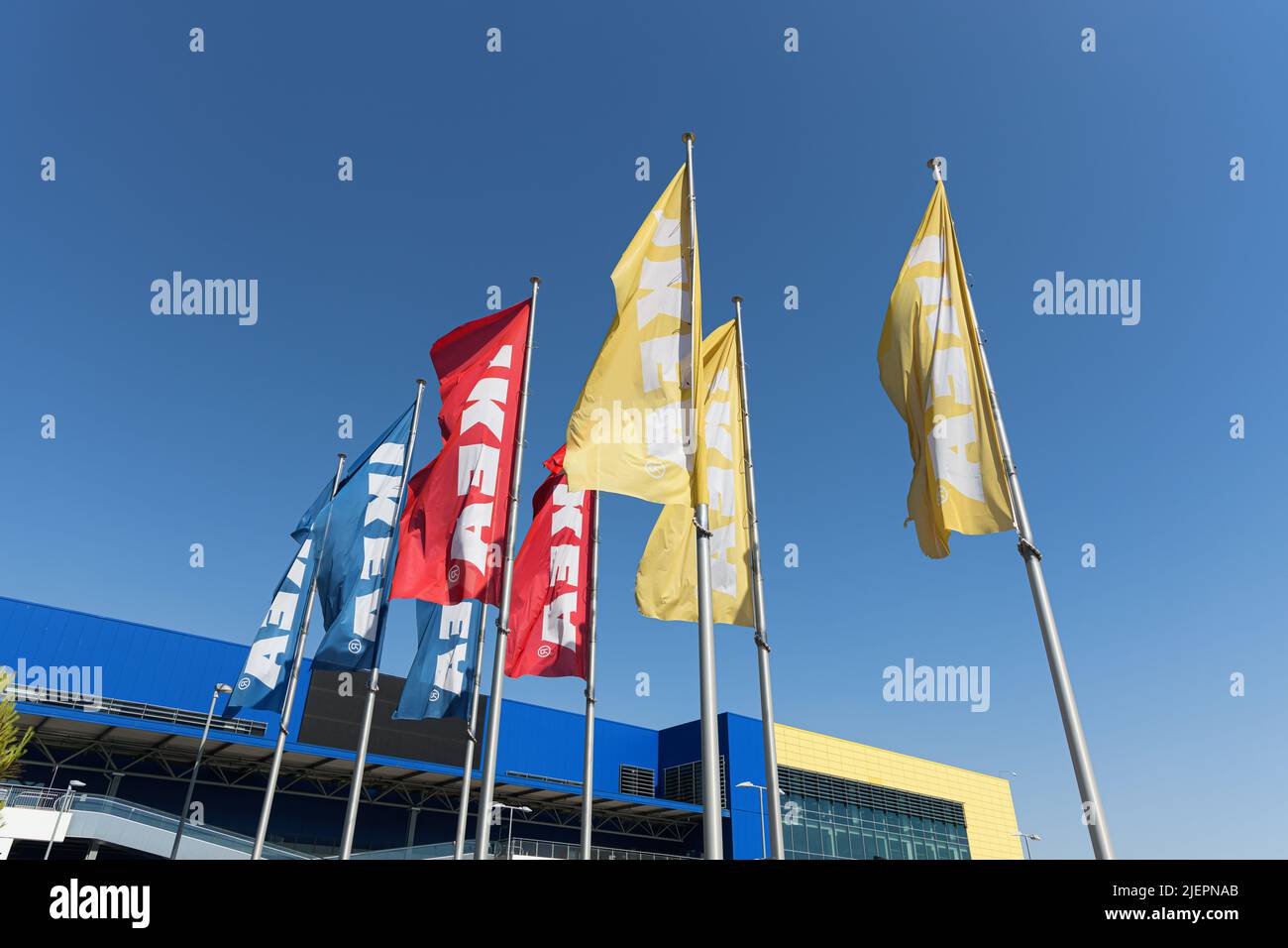 ALFAFAR, ESPAGNE - 06 JUIN 2022 : IKEA est une multinationale suédoise qui conçoit et vend des meubles, des appareils de cuisine et des accessoires domestiques Banque D'Images