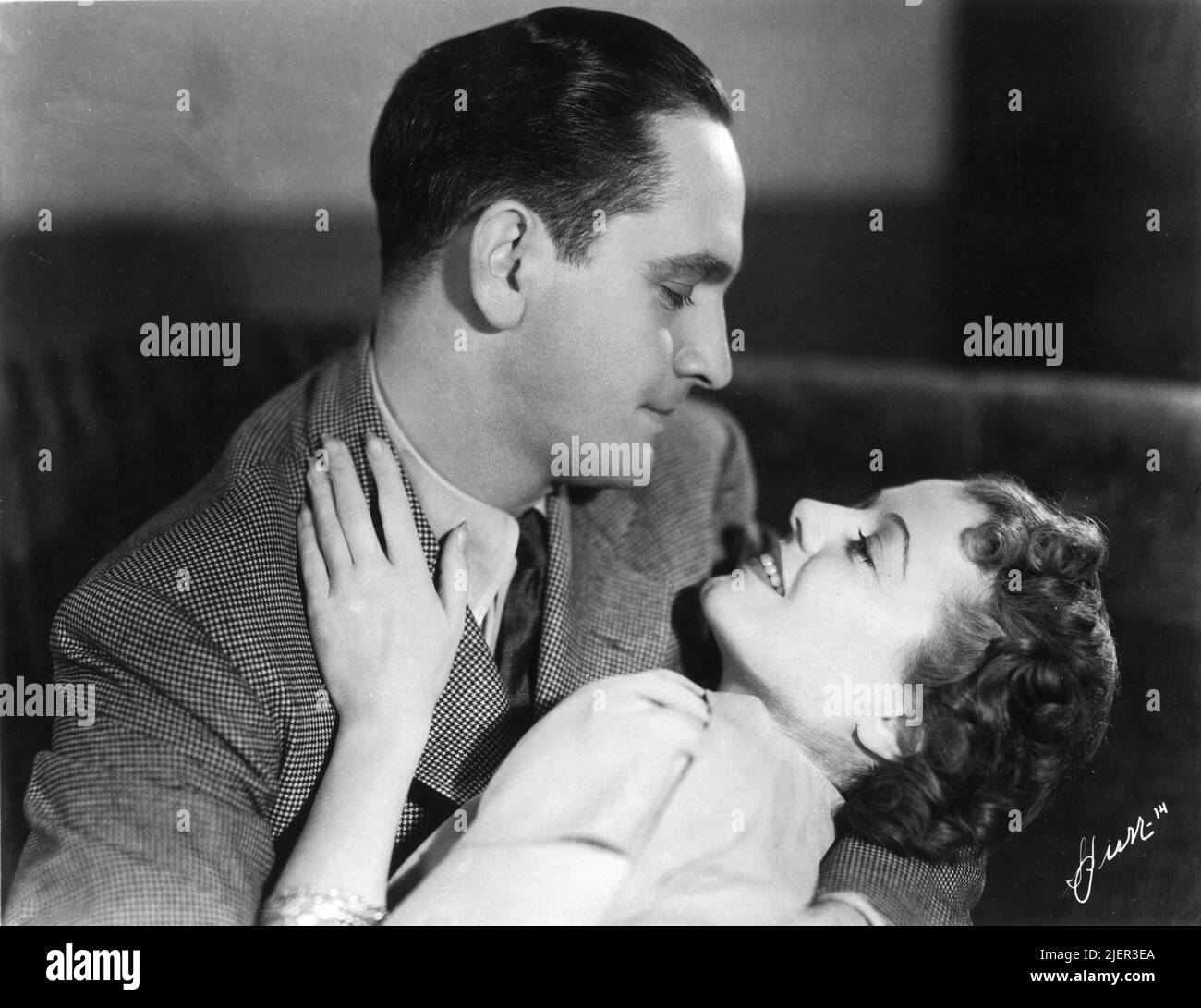 FREDRIC MARCH et JANET GAYNOR Portrait de MELBOURNE SPURR in A STAR EST NÉ 1937 réalisateur WILLIAM A. WELLMAN Story William A. Wellman et Robert Carson scénario Dorothy Parker Alan Campbell et Robert Carson Music Max Steiner producteur David O. Selznick Selznick International Pictures / United Artists Banque D'Images