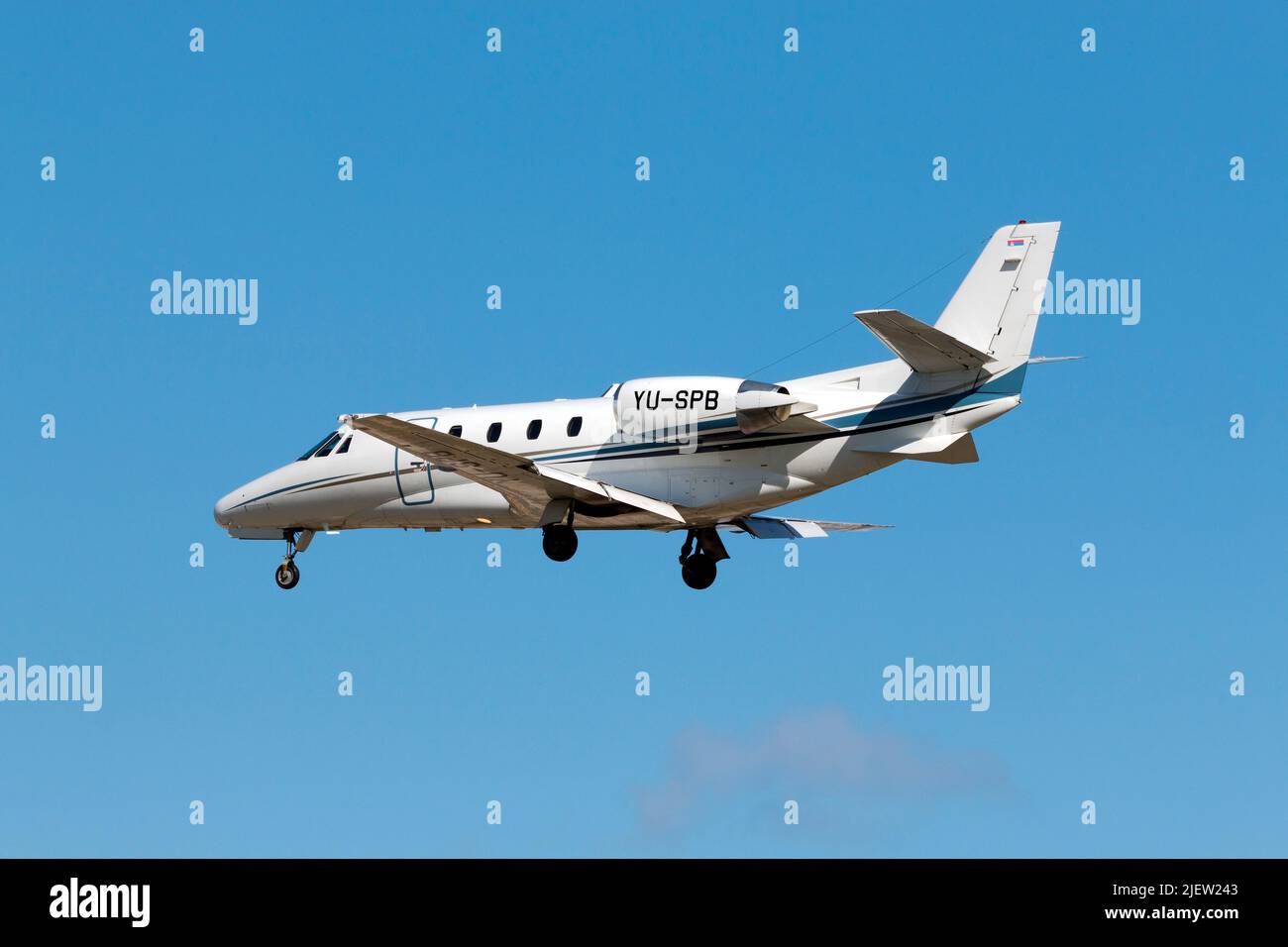 Prince Aviation Cessna 560XL Citation XLS (REG: YU-SPB) sur la piste finale 31. Banque D'Images