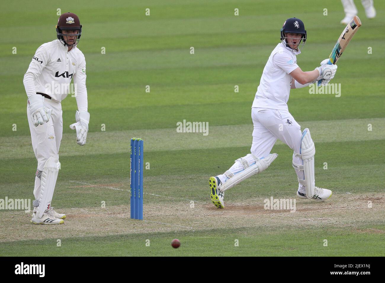 LONDRES, ROYAUME-UNI. JUIN 28th Jordan Cox de Kent en action de batting pendant le match LV= County Championship Division 1 entre Surrey et Kent au Kia, Oval, Londres, le mardi 28th juin 2022. (Crédit : Robert Smith | ACTUALITÉS MI) crédit : ACTUALITÉS MI et sport /Actualités Alay Live Banque D'Images