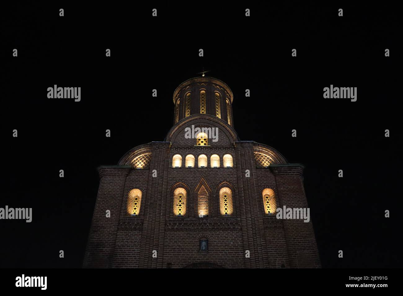 Vieille église ukrainienne de nuit Banque D'Images