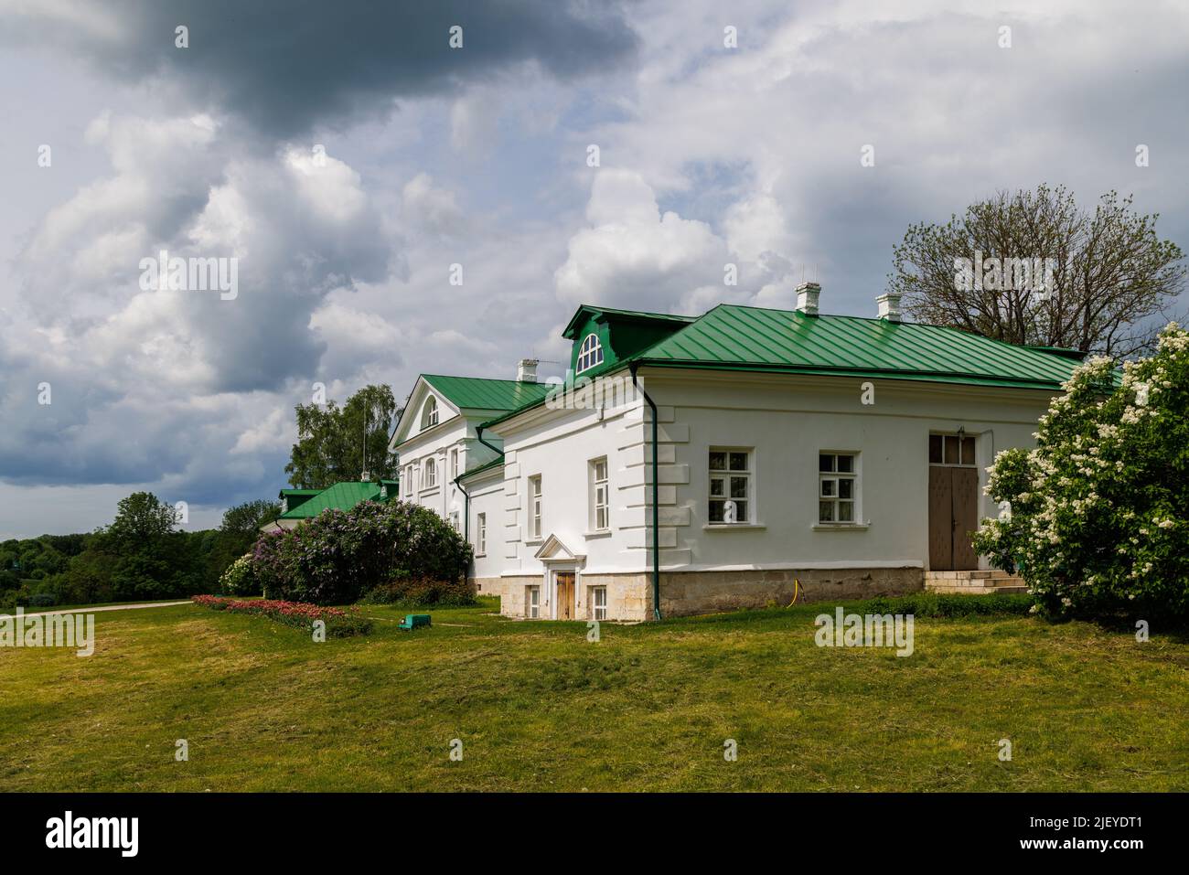 Volkonskiy maison à la journée ensoleillée de printemps à Yasnaya Polyana, Russie Banque D'Images