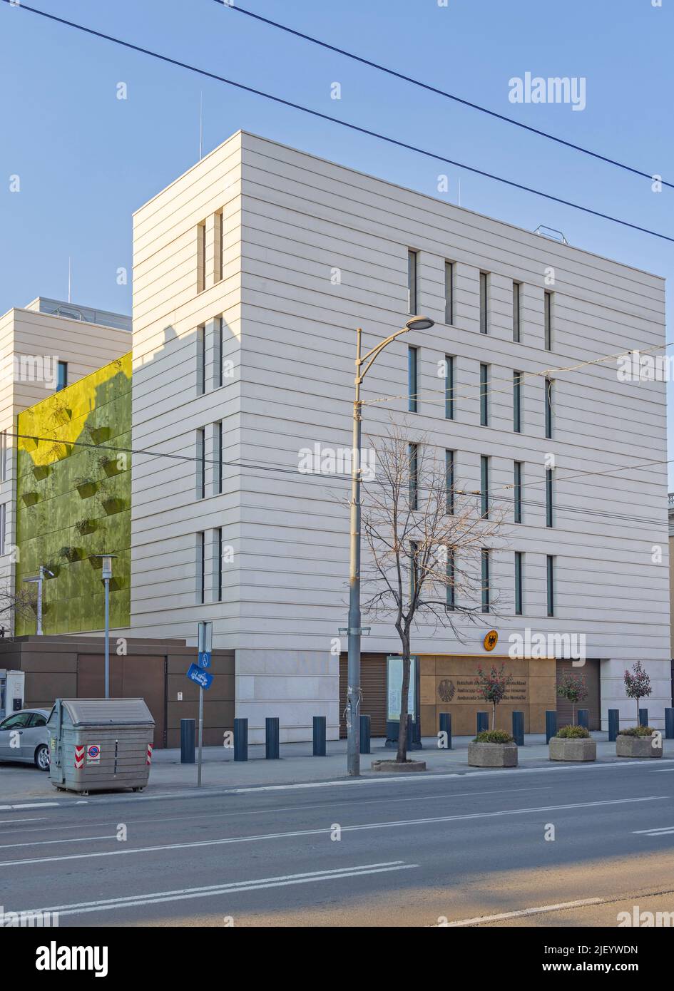 Belgrade, Serbie - 12 mars 2022: Nouveau bâtiment Ambassade de la République fédérale d'Allemagne à la rue Kneza Milosa dans la capitale. Banque D'Images