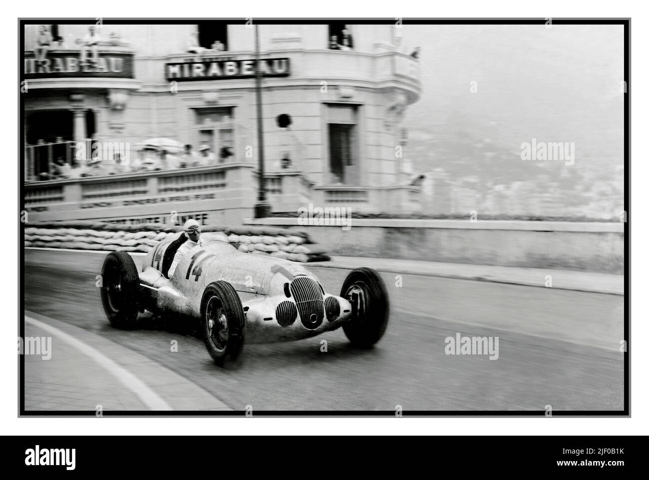 1936: Mercedes-Benz Manfred von Brauchitsch avec la voiture de course Silver Arrow de formule 750 kg W 125k à Mirabeau sur le circuit automobile du Grand Prix de Monaco Monte Carlo le Grand Prix de Monaco de 1936 a été une course automobile du Grand Prix qui s'est tenue au circuit de Monaco le 13 avril 1936. Mercedes est arrivée en premier. Allemagne Rudolf Caracciola Mercedes-Benz Banque D'Images