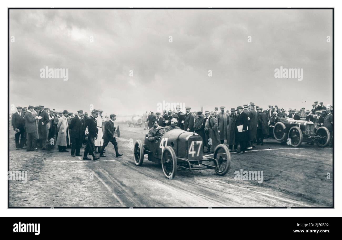 Grand Prix de France 1912 avec René Thomas dans son Lion Peugeot Numéro 47 Dieppe France Grand Prix de l'automobile Club de France lieu Dieppe, France parcours routes publiques Banque D'Images