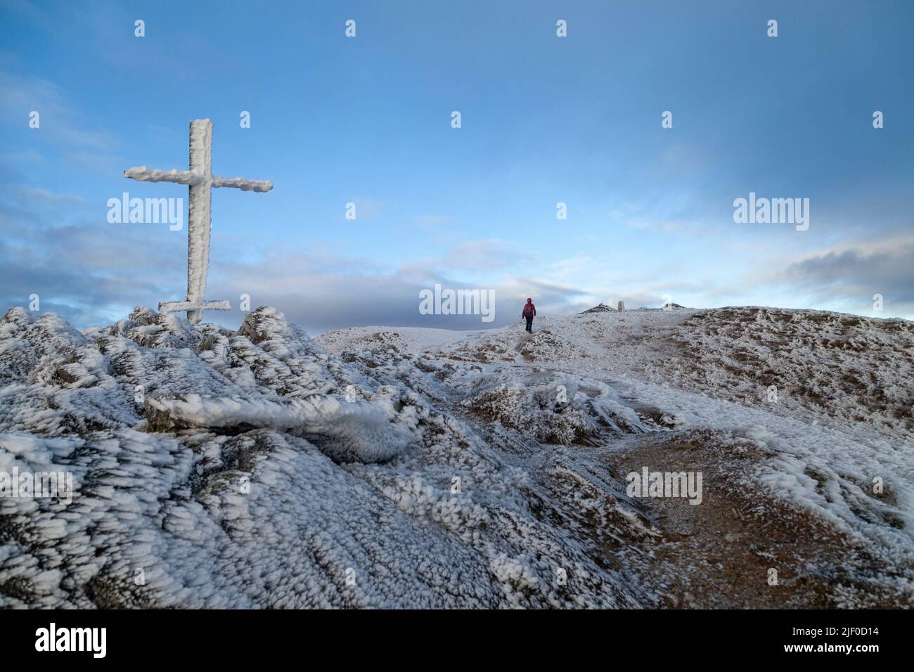 Mémorial de la Croix de fer près du sommet de la montagne Ben Ledi à Stirling, en Écosse Banque D'Images