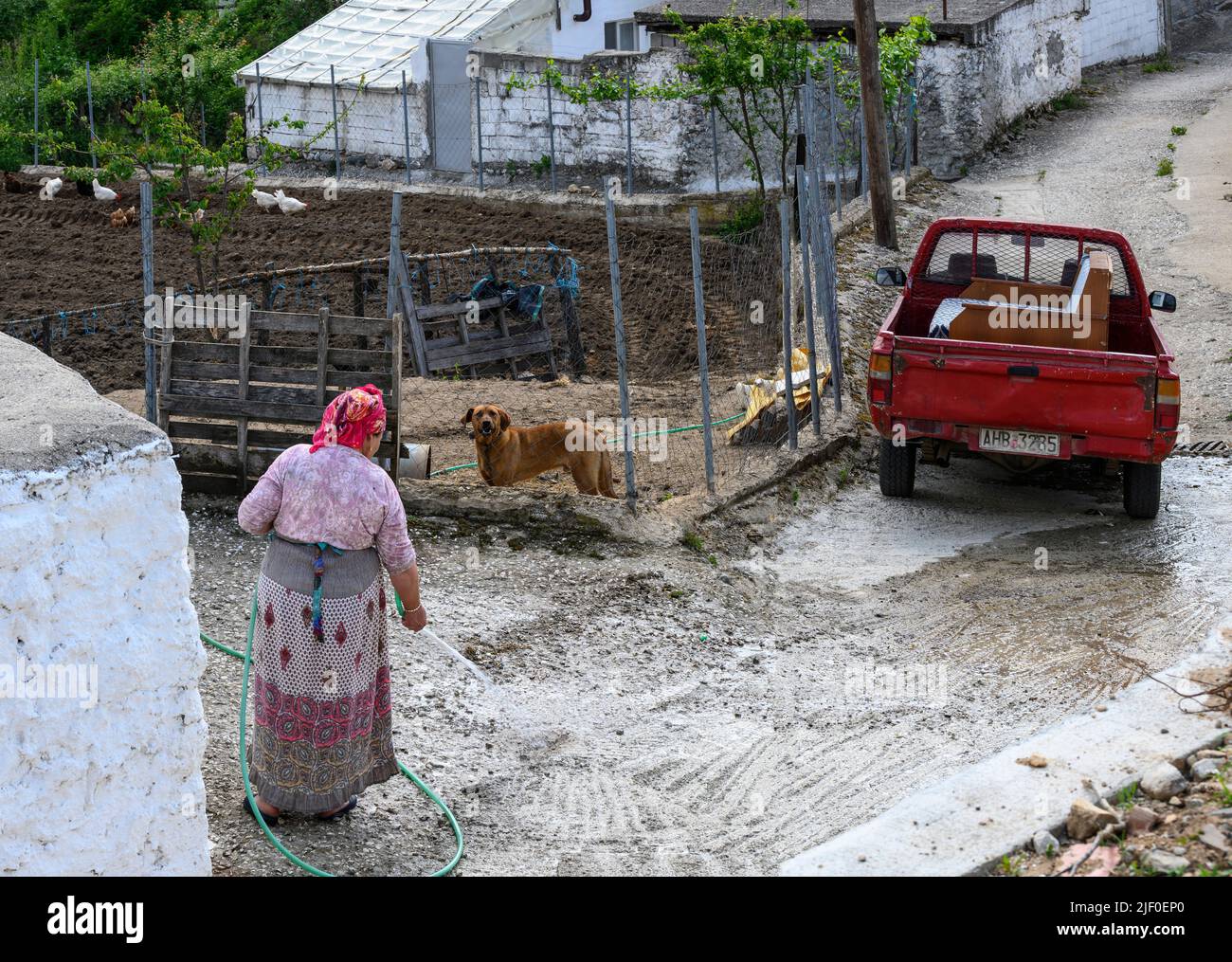 La vie rurale dans le village de Pomak de Medousa Thermes Comunité, région de Xanthi, Thrace occidentale, Grèce. Les villages de Pomak du nord de la Grèce sont principalement moi Banque D'Images