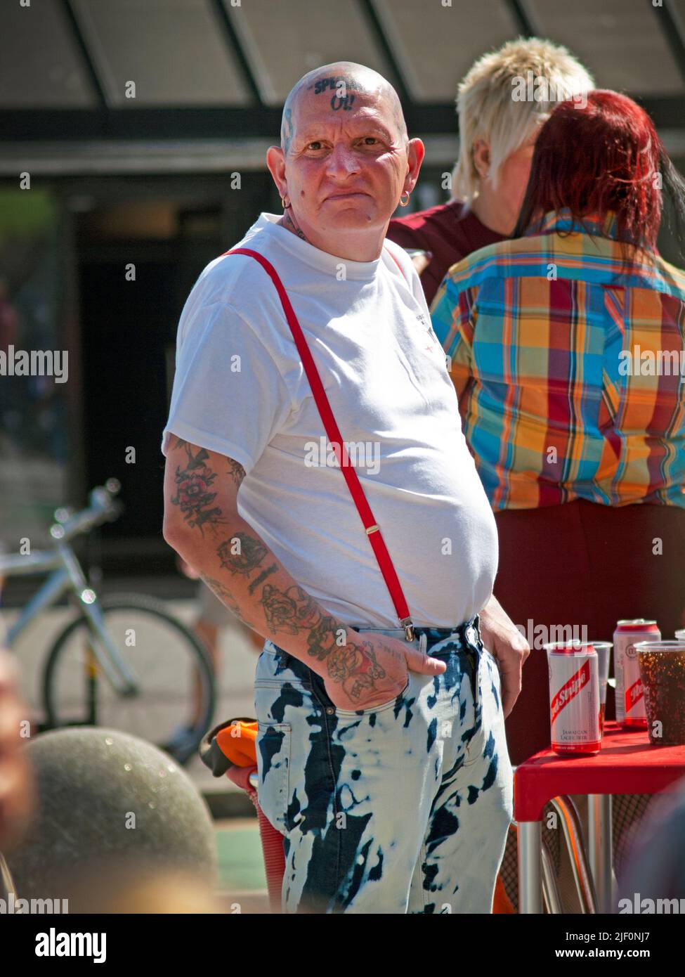 Skinheads Down à Brighton pour un dimanche ensoleillé Banque D'Images