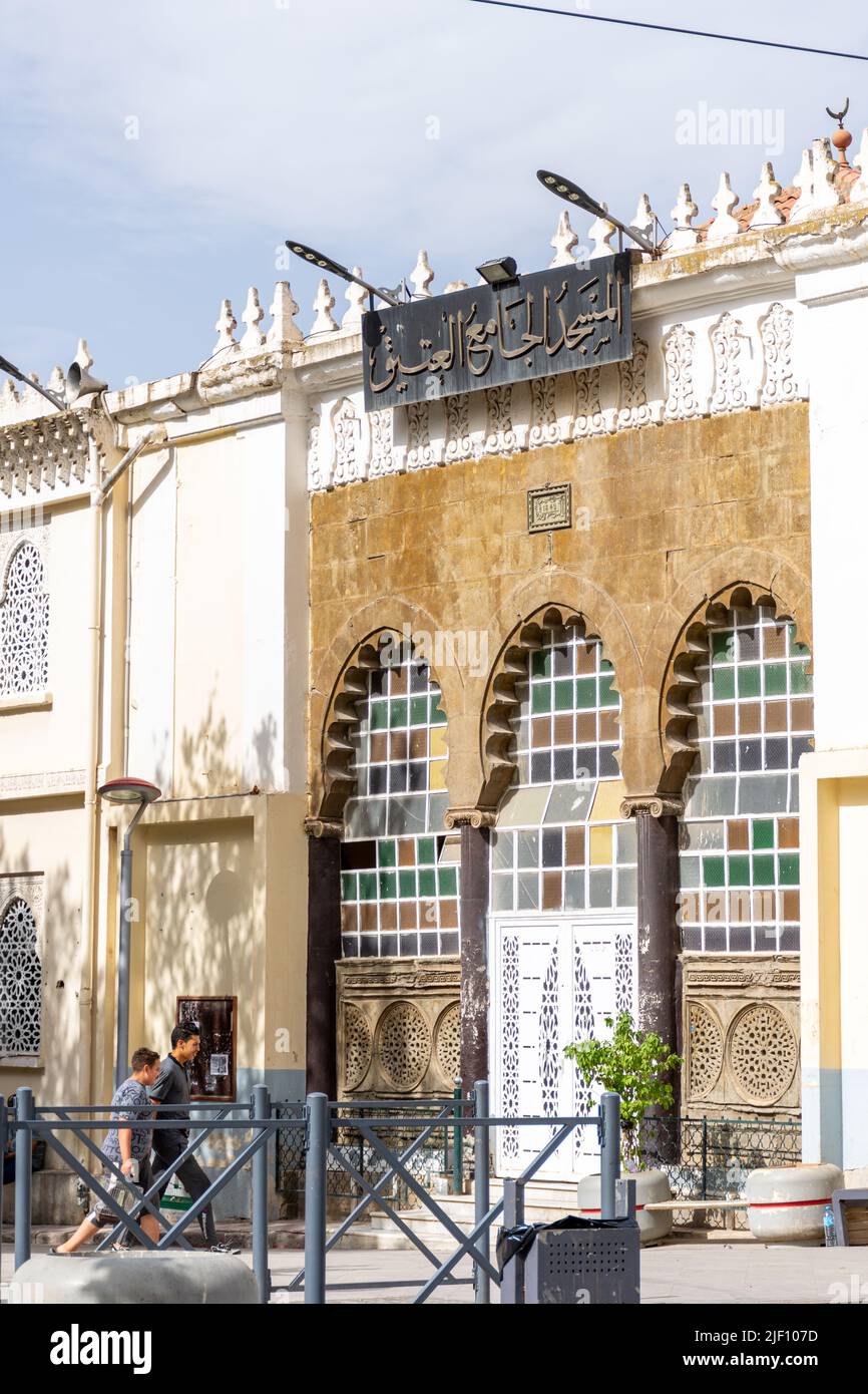 La façade de LA mosquée EL Atik dans la ville de Setif. Le célèbre monument de la ville. Banque D'Images La façade de LA mosquée EL Atik dans la ville de Setif. Le célèbre monument de la ville. Banque D'Images