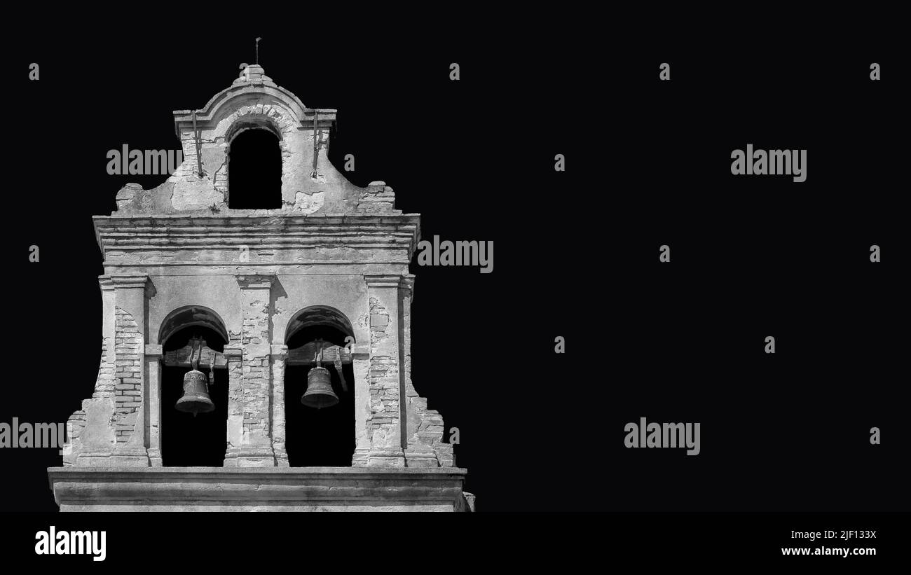 Architecture religieuse à Pise. Ruines d'un ancien beffroi (noir et blanc avec espace de copie) Banque D'Images