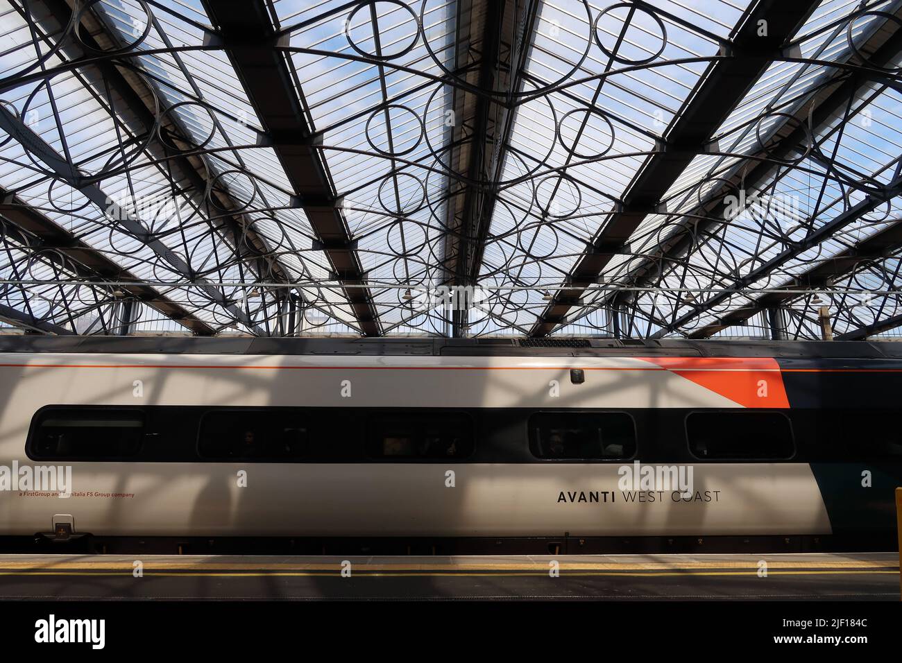 Le toit du train à la gare de Carlisle Citadel (rénové en 2015). Banque D'Images