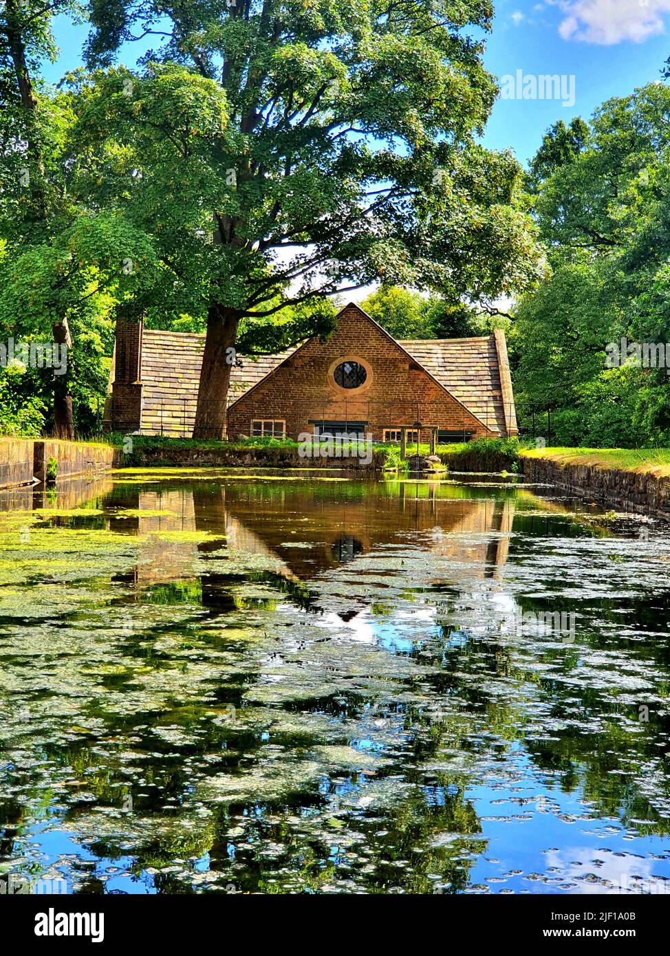 Photographie des anciens bâtiments anglais architecture moulin à eau Dunham massey manchester angleterre royaume-uni Banque D'Images