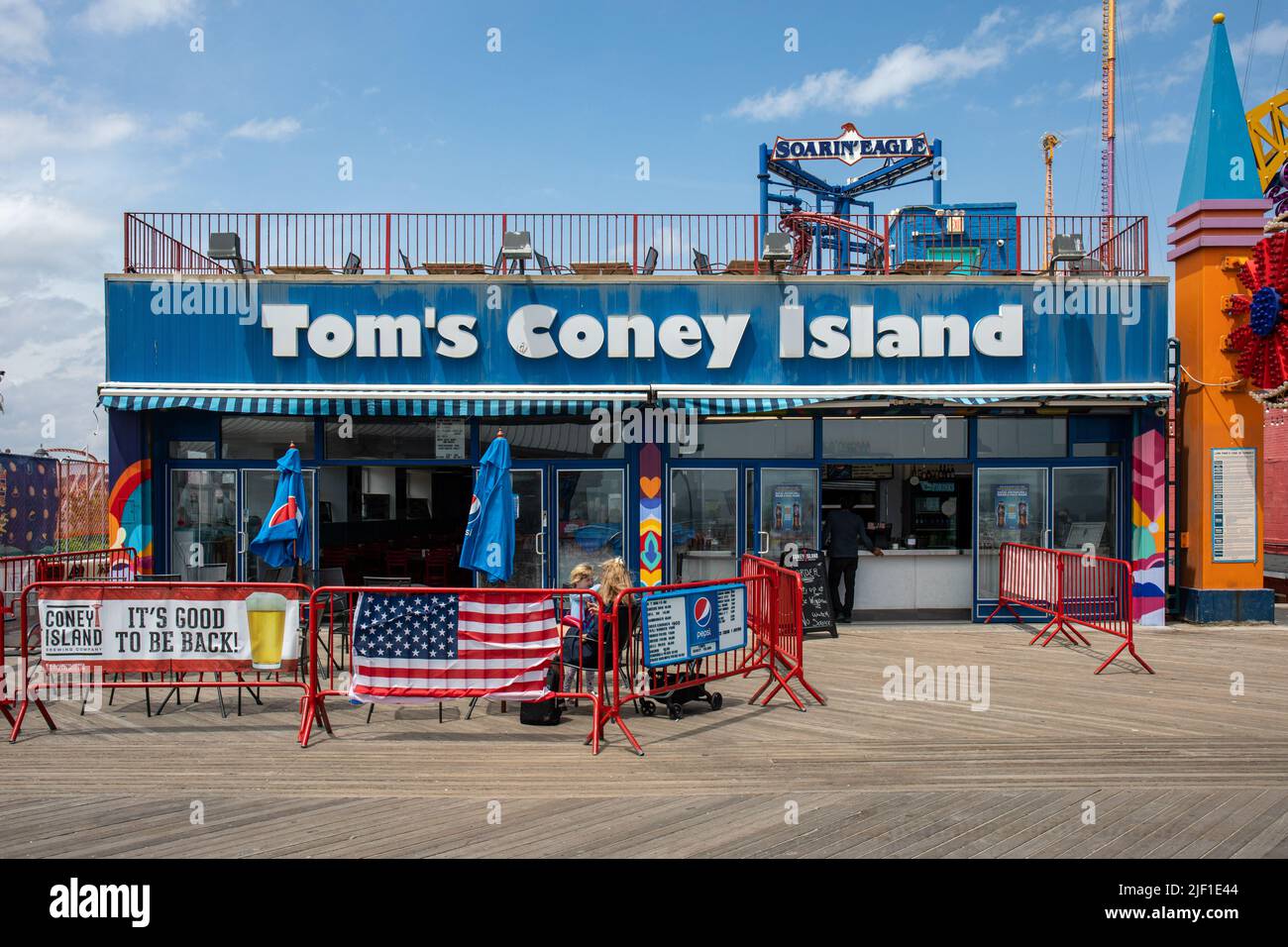 Restaurant de restauration rapide de Tom's Coney Island sur la promenade de Riegelmann dans la zone d'attractions de Coney Island, Brooklyn, New York City, États-Unis d'Amérique Banque D'Images