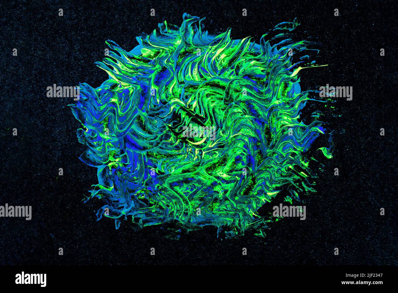 Fractale 3D drapée à la main sous forme de sphère néon illuminée dans l'espace sombre, arrière-plan artistique abstrait Banque D'Images