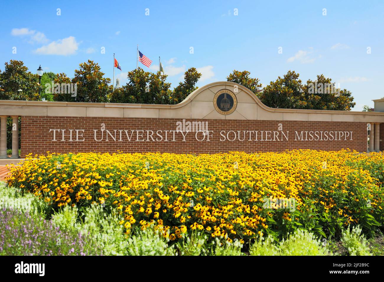 Hattiesburg, MS - 12 juin 2022 : panneau d'entrée de l'université du Mississippi du Sud Banque D'Images