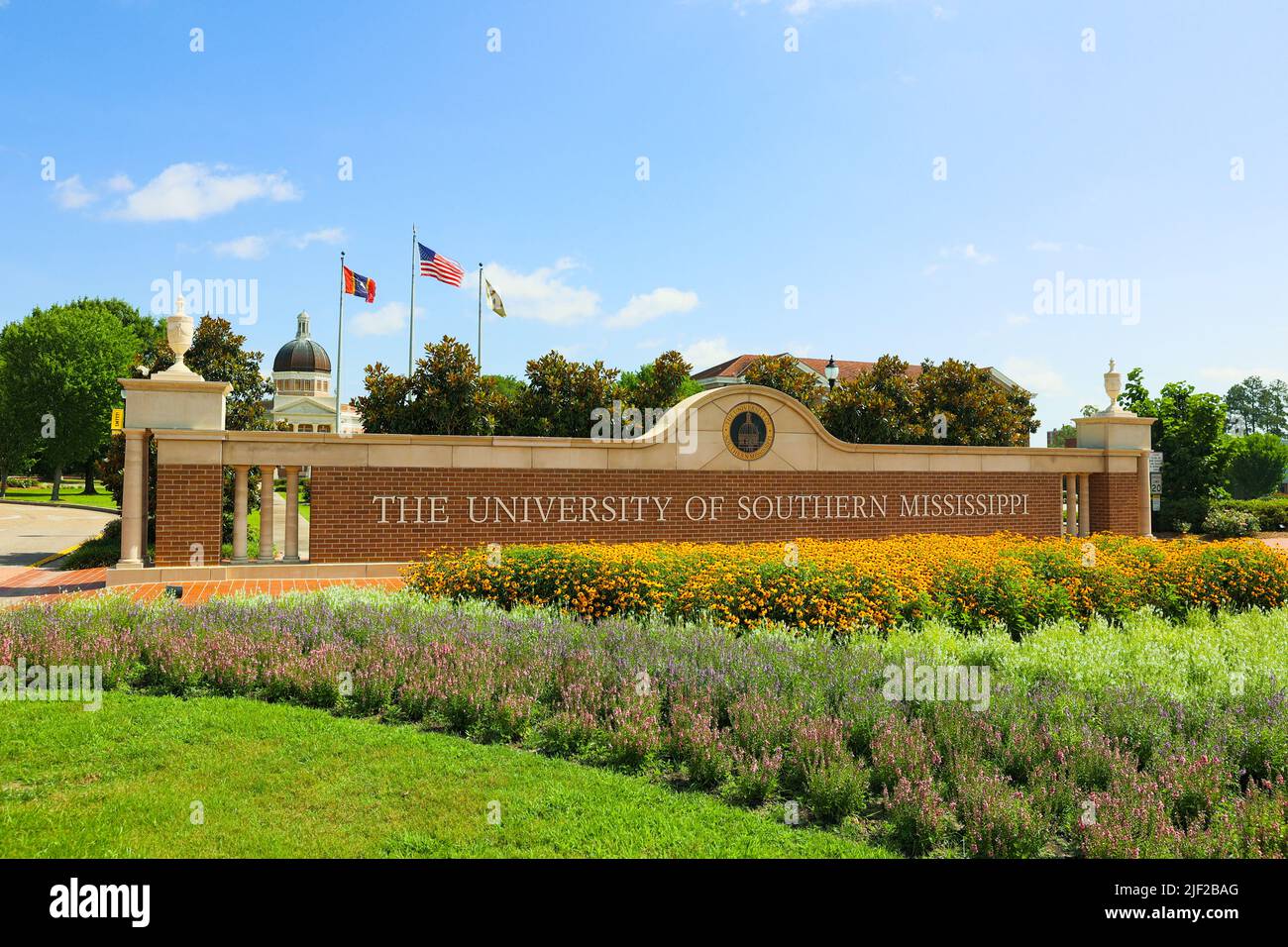 Hattiesburg, MS - 12 juin 2022 : panneau d'entrée de l'université du Mississippi du Sud Banque D'Images