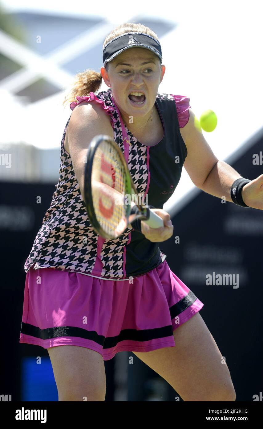 Jelena Ostapenko (Lettonie) jouant en demi-finale sur le court central au Rothesay International tennis, Devonshire Park, Eastbourne, Royaume-Uni. 24th 2 juin Banque D'Images