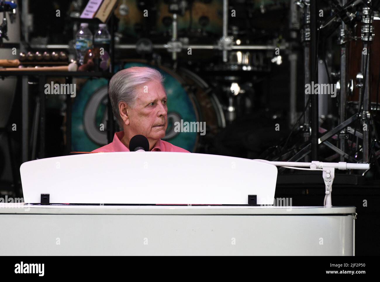 Tampa, États-Unis. 28th juin 2022. Le musicien Brian Wilson, membre fondateur des Beach Boys, se produit sur scène avec son groupe à l'amphithéâtre MIDFLORIDA Credit Union de Tampa. Crédit : SOPA Images Limited/Alamy Live News Banque D'Images