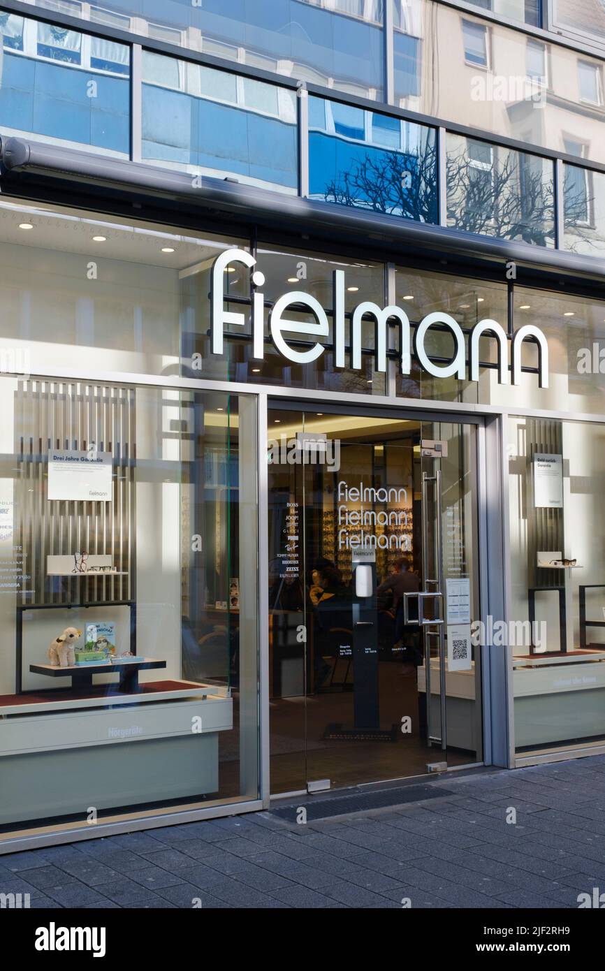 Boutique avec logo de Fielmann Banque D'Images