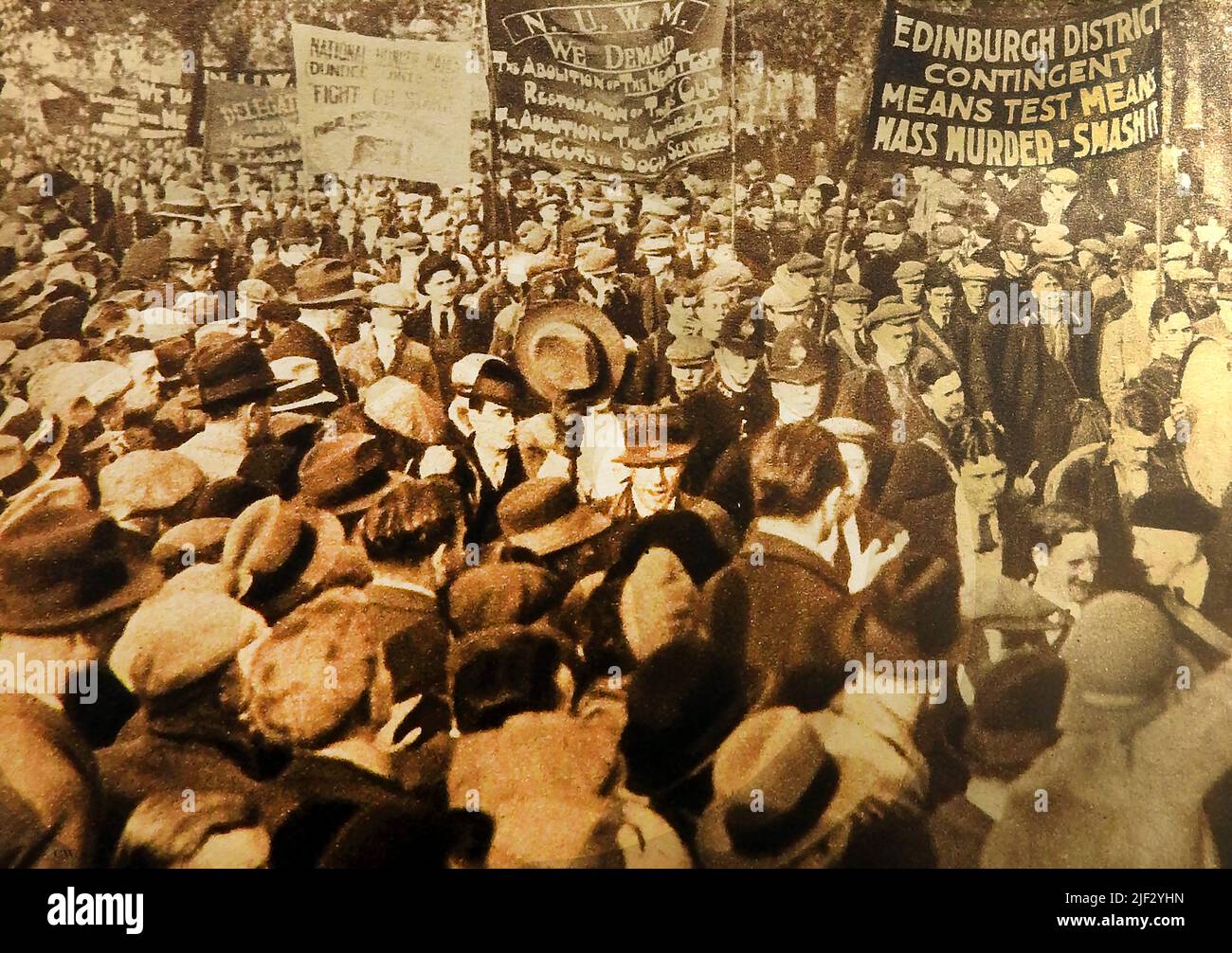 UK 1932 National Hunger March , les membres du syndicat écossais arrivent à Hyde Park. La Marche nationale de la faim de septembre à octobre 1932 a été la plus importante marche de la faim causée par la pauvreté résultant du chômage de masse de la Grande Dépression. La marche a été organisée par le mouvement national des chômeurs (NUWM). Banque D'Images