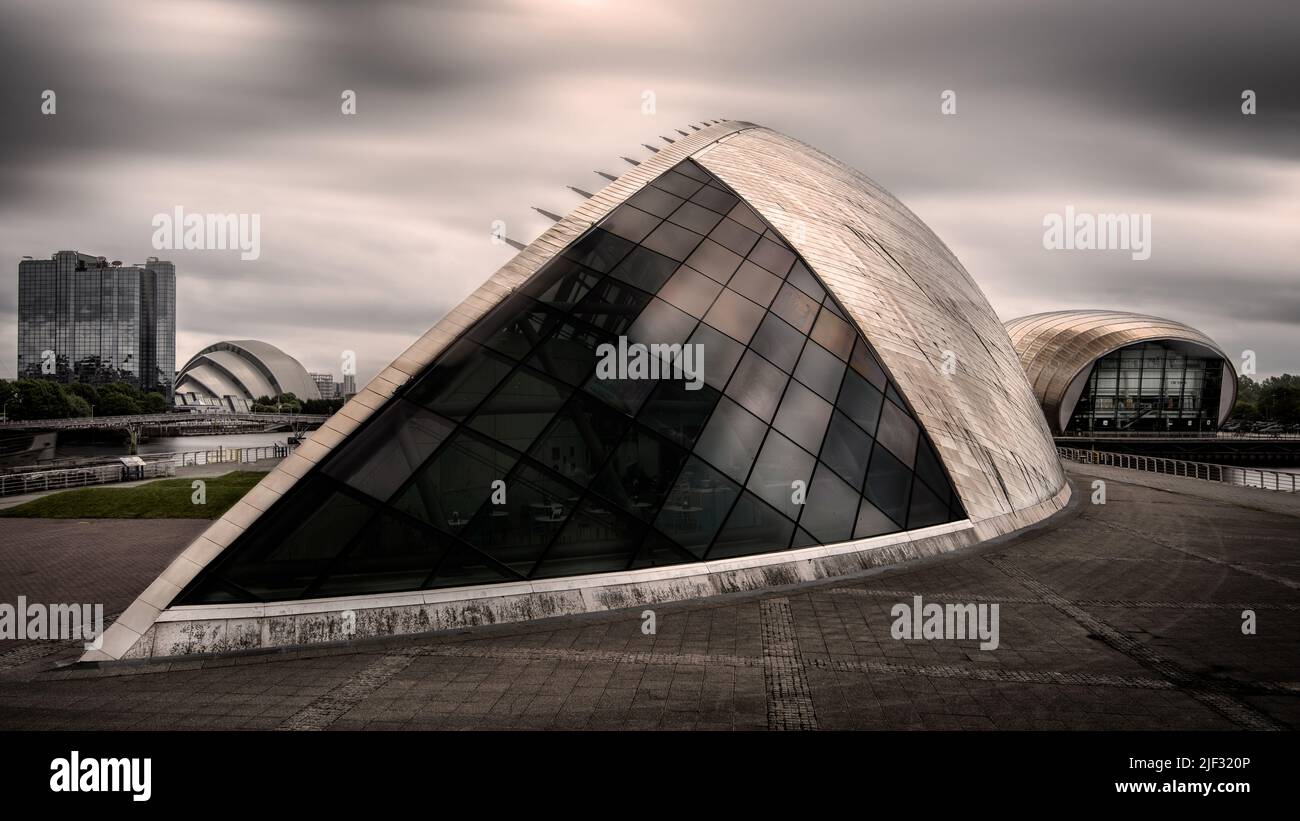 Le front de mer au centre scientifique de Glasgow avec l'IMAX et Armidillo en arrière-plan Banque D'Images