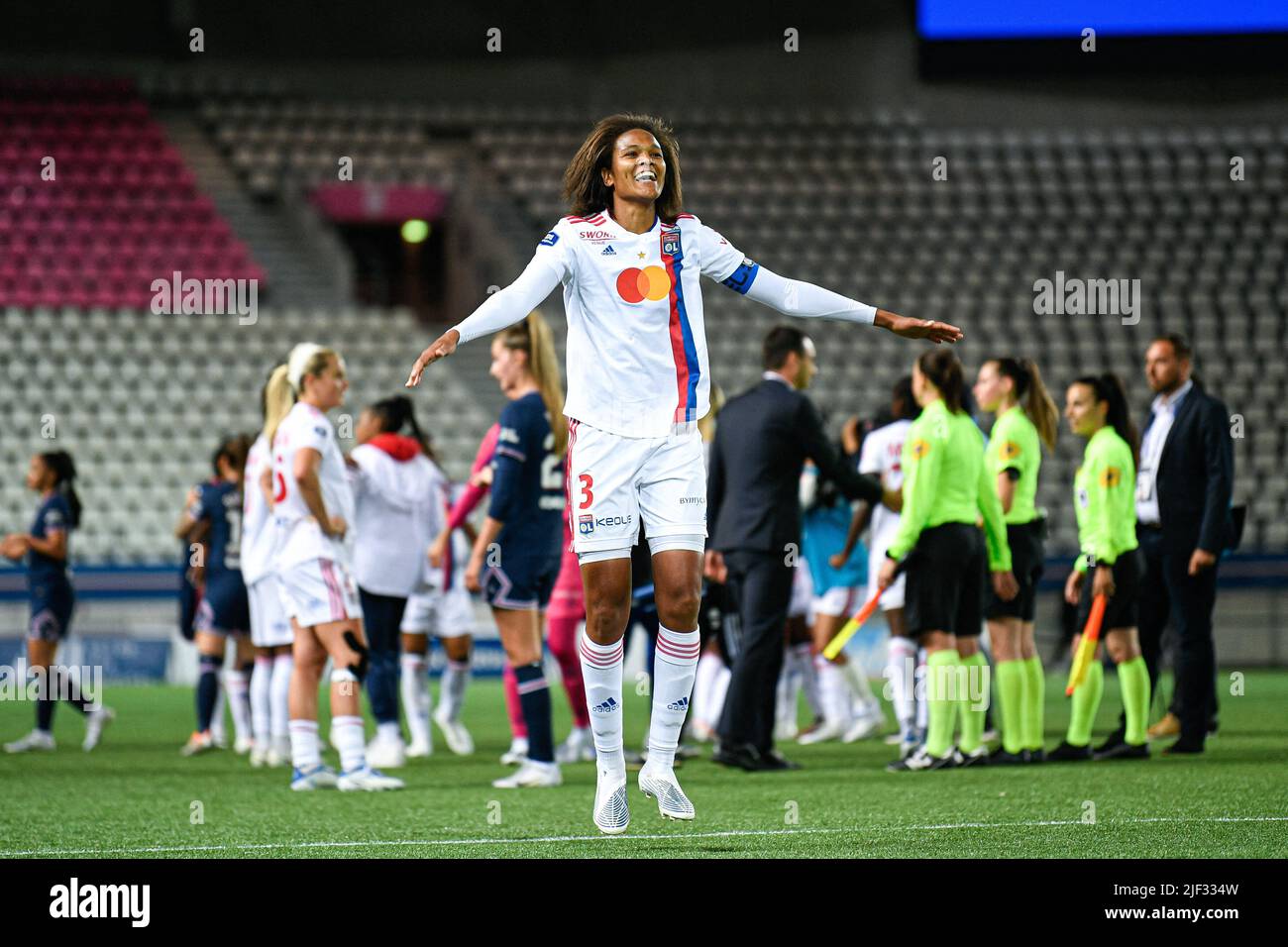 Wendie Renard d'OL célèbre lors du championnat de France féminin, le match de football Arkema D1 entre Paris Saint-Germain (PSG) et l'Olympique Lyonnais (Lyon, OL) sur 29 mai 2022 au stade Jean Bouin à Paris, France. Photo de Victor Joly/ABACAPRESS.COM Banque D'Images