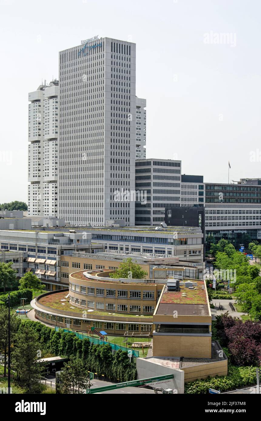 Rotterdam, pays-Bas, 18 juin 2022 : vue aérienne des tours jumelles et des autres bâtiments du centre médical Erasmus Banque D'Images