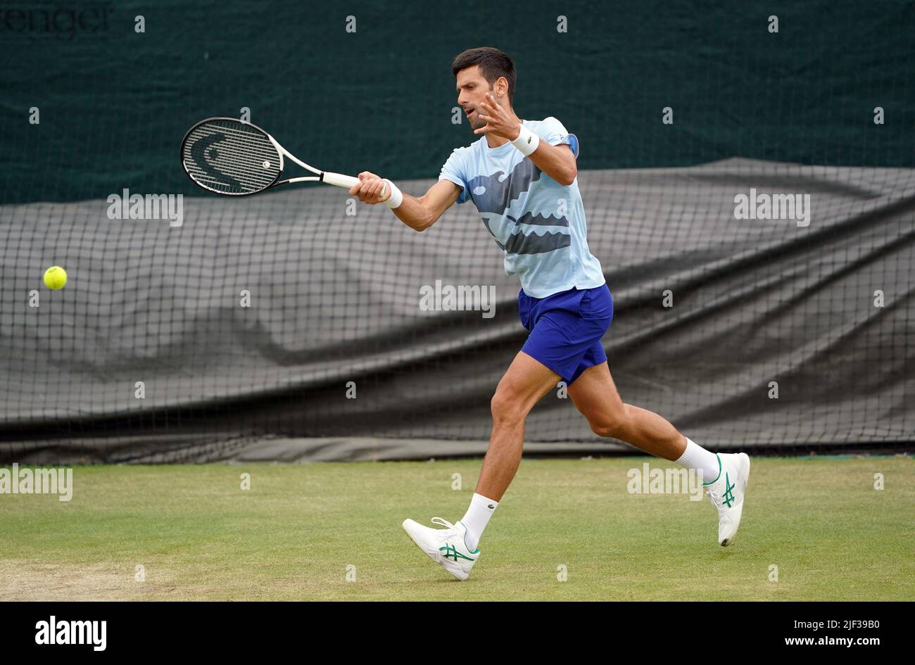Novak Djokovic lors d'une séance d'entraînement le troisième jour des Championnats de Wimbledon 2022 au All England Lawn tennis and Croquet Club, Wimbledon. Date de la photo: Mercredi 29 juin 2022. Banque D'Images Novak Djokovic lors d'une séance d'entraînement le troisième jour des Championnats de Wimbledon 2022 au All England Lawn tennis and Croquet Club, Wimbledon. Date de la photo: Mercredi 29 juin 2022. Banque D'Images