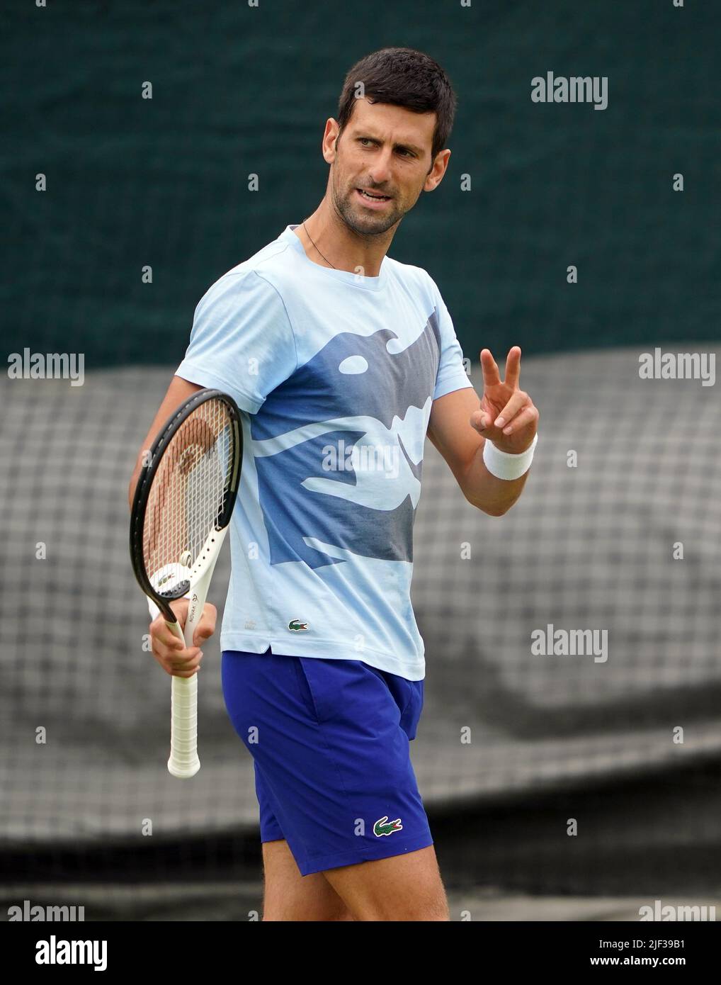 Novak Djokovic lors d'une séance d'entraînement le troisième jour des Championnats de Wimbledon 2022 au All England Lawn tennis and Croquet Club, Wimbledon. Date de la photo: Mercredi 29 juin 2022. Banque D'Images Novak Djokovic lors d'une séance d'entraînement le troisième jour des Championnats de Wimbledon 2022 au All England Lawn tennis and Croquet Club, Wimbledon. Date de la photo: Mercredi 29 juin 2022. Banque D'Images