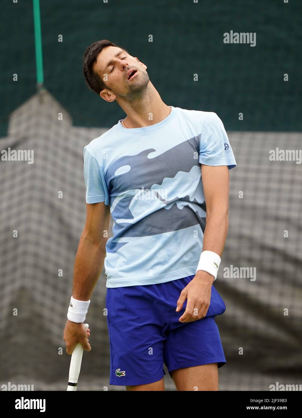 Novak Djokovic lors d'une séance d'entraînement le troisième jour des Championnats de Wimbledon 2022 au All England Lawn tennis and Croquet Club, Wimbledon. Date de la photo: Mercredi 29 juin 2022. Banque D'Images Novak Djokovic lors d'une séance d'entraînement le troisième jour des Championnats de Wimbledon 2022 au All England Lawn tennis and Croquet Club, Wimbledon. Date de la photo: Mercredi 29 juin 2022. Banque D'Images