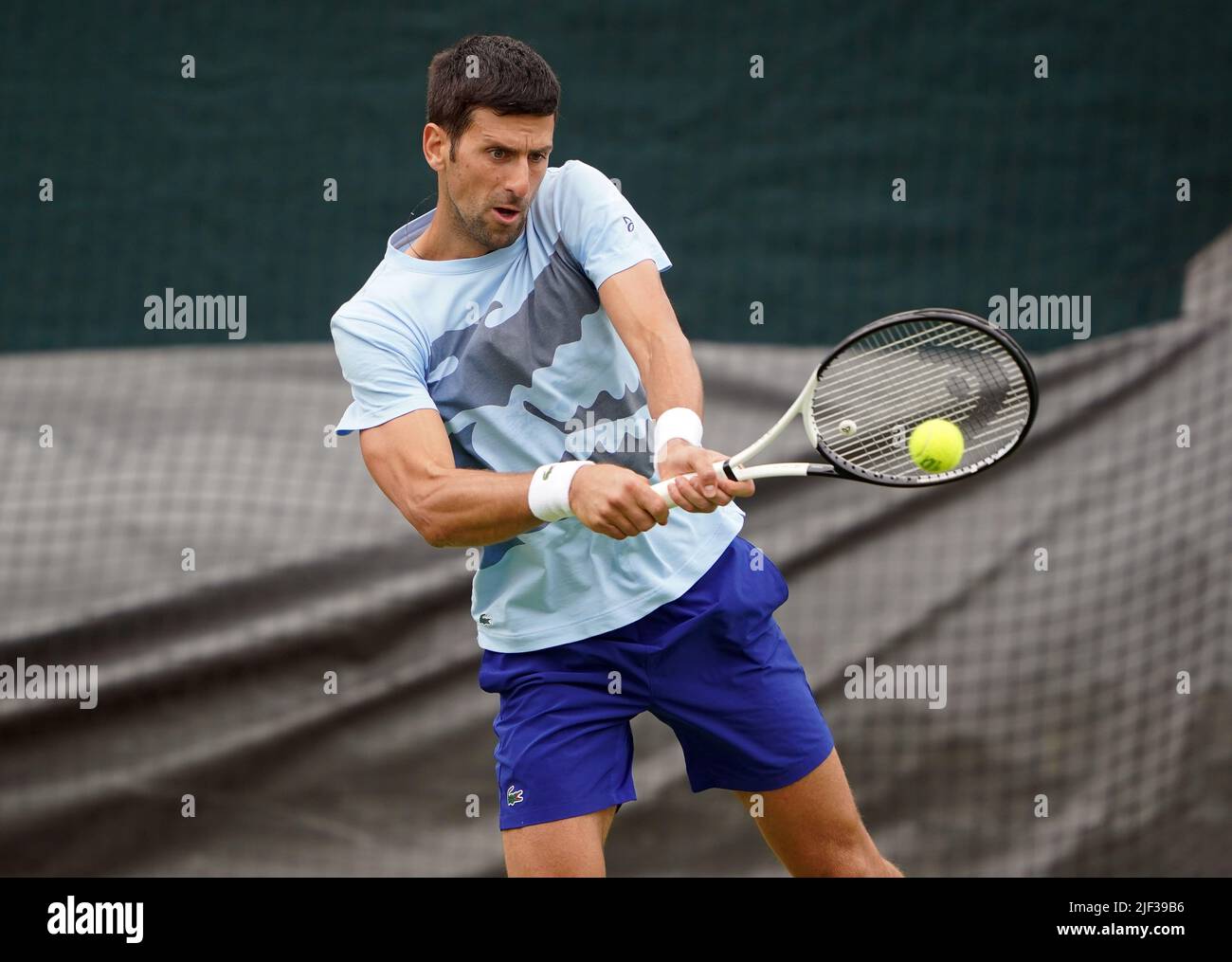 Novak Djokovic lors d'une séance d'entraînement le troisième jour des Championnats de Wimbledon 2022 au All England Lawn tennis and Croquet Club, Wimbledon. Date de la photo: Mercredi 29 juin 2022. Banque D'Images Novak Djokovic lors d'une séance d'entraînement le troisième jour des Championnats de Wimbledon 2022 au All England Lawn tennis and Croquet Club, Wimbledon. Date de la photo: Mercredi 29 juin 2022. Banque D'Images