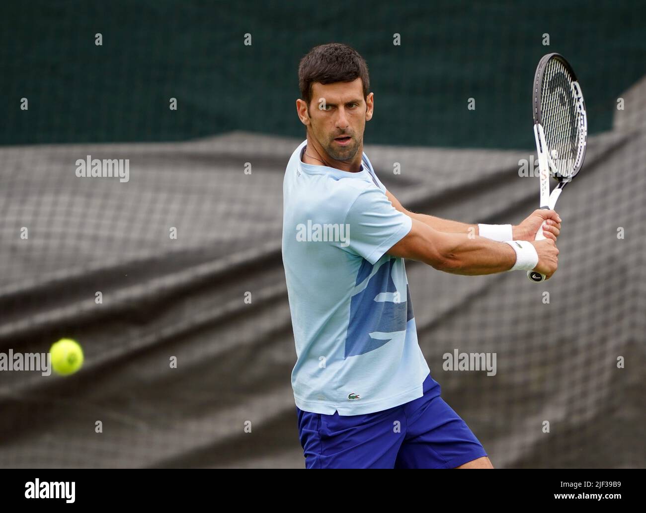 Novak Djokovic lors d'une séance d'entraînement le troisième jour des Championnats de Wimbledon 2022 au All England Lawn tennis and Croquet Club, Wimbledon. Date de la photo: Mercredi 29 juin 2022. Banque D'Images Novak Djokovic lors d'une séance d'entraînement le troisième jour des Championnats de Wimbledon 2022 au All England Lawn tennis and Croquet Club, Wimbledon. Date de la photo: Mercredi 29 juin 2022. Banque D'Images