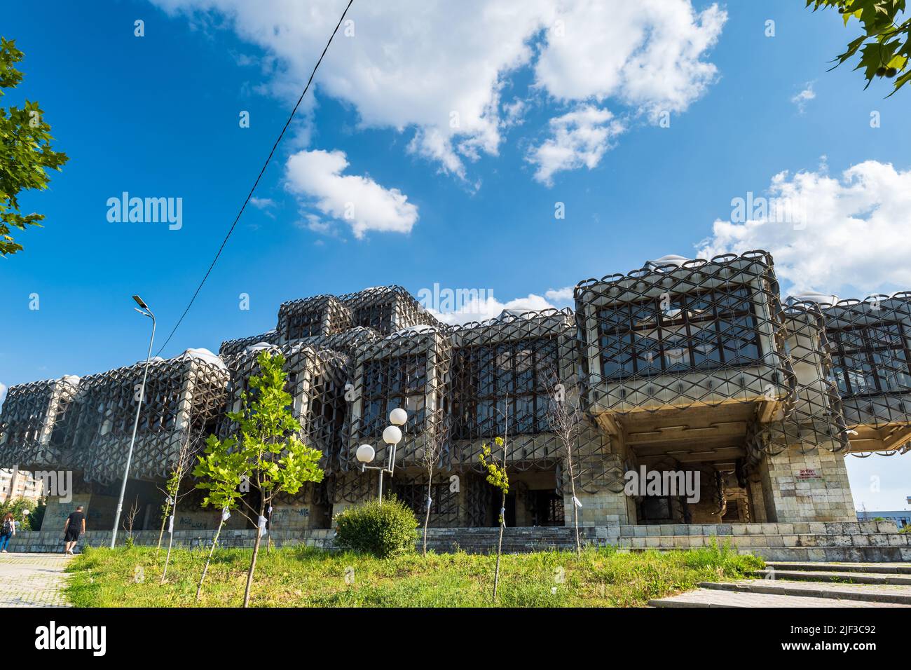 Pristina, Kosovo - juin 2022 - Bibliothèque nationale du Kosovo à Pristina. La bibliothèque est l'un des sites les plus célèbres de Pristina, au Kosovo Banque D'Images