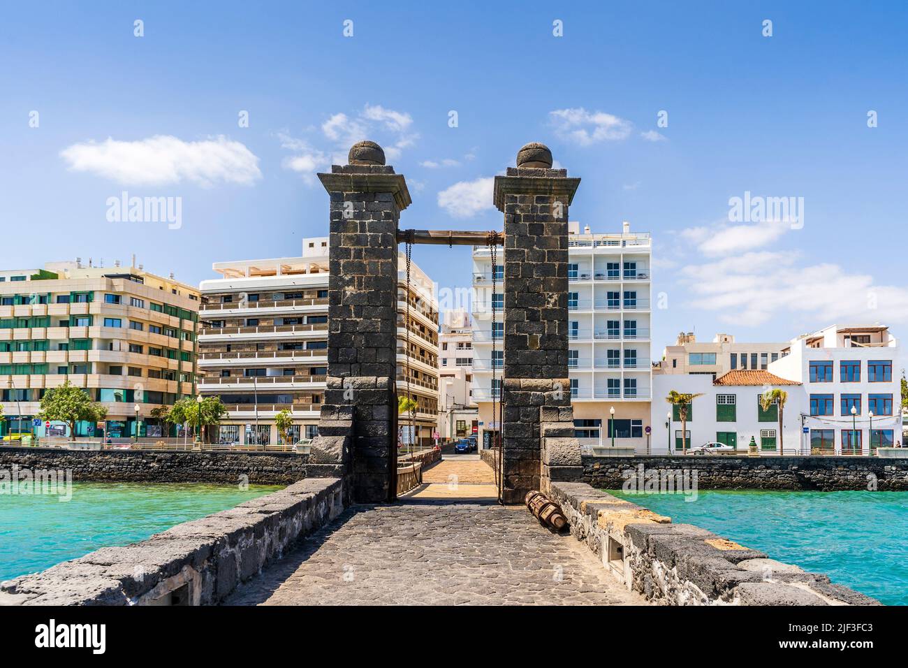 Pont historique des balles menant au château de San Gabriel, Arrecife, capitale de Lanzarote, îles Canaries, Espagne Banque D'Images