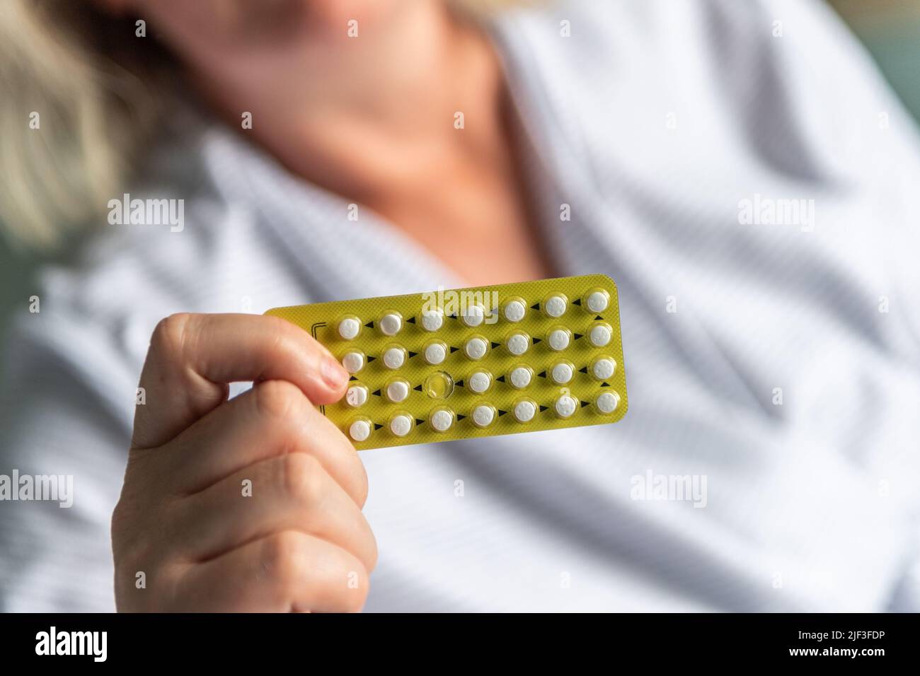 Irlande, 29th juin 2022. Le ministre Stephen Donnelly TD a obtenu la contraception gratuite pour les femmes âgées de 17-25 ans dans le budget de 2022. Divers types de contraception sont considérés comme inclus dans le schéma - injections contraceptives, implants, divers types de système intra-utérin (IUS) ou dispositif (DIU; communément connu sous le nom de la bobine), le patch contraceptif et l'anneau, et diverses formes de pilule contraceptive orale. Crédit : AG News/Alay Live News. Banque D'Images